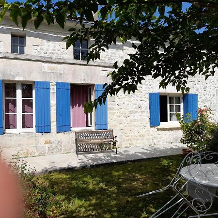 Les Volets Bleus Vila Saint-Martial-de-Vitaterne Exterior foto