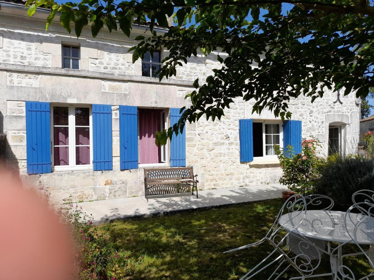 Les Volets Bleus Vila Saint-Martial-de-Vitaterne Exterior foto